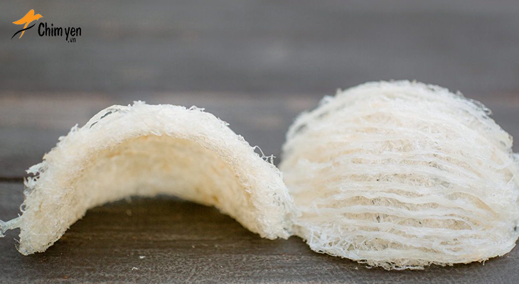 Tổ yến tinh chế là loại tổ yến thô được làm sạch bằng phương pháp rã tổ ngâm rửa